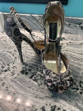 Iron Fist/ just fab collab -Women's Black & White Lace-Pattern peep toe heels